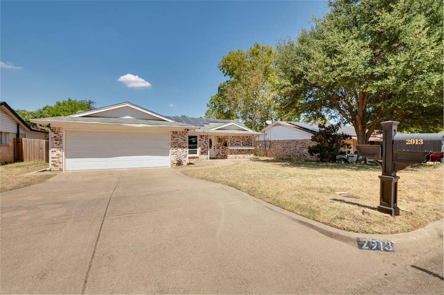 Property photo for 2913 David Lane, Arlington, TX