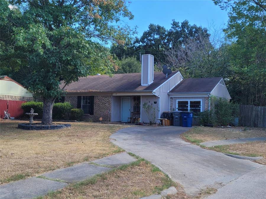 Property photo for 102 Buttercup Lane, Dallas, TX