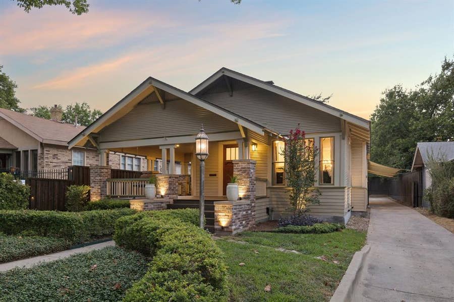 Property photo for 1011 Woodlawn Avenue, Dallas, TX