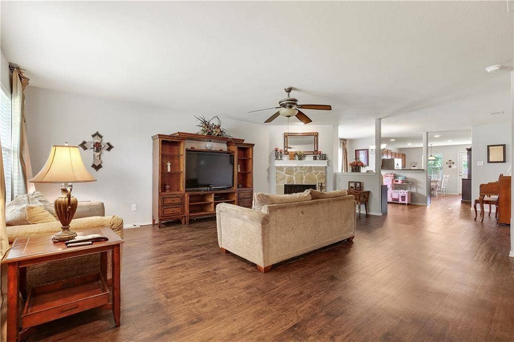 807 Windflower Drive, Fate, TX 75087 807 Windflower Drive, Fate, TX 75087