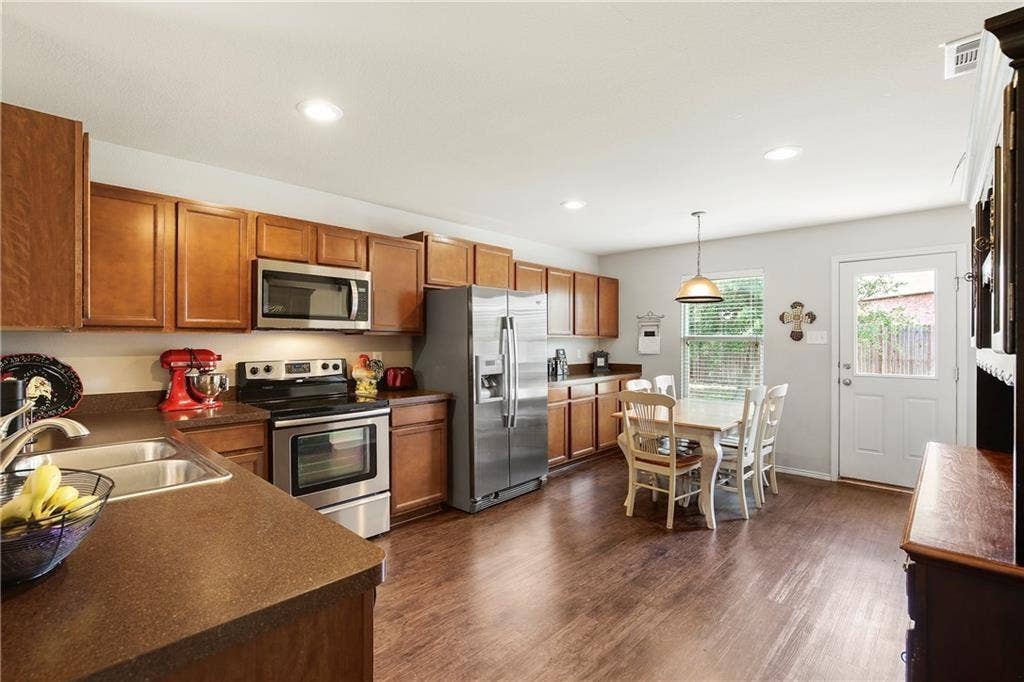807 Windflower Drive, Fate, TX 75087 807 Windflower Drive, Fate, TX 75087
