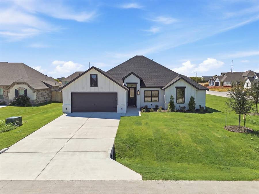 Property photo for 11617 Birman Court, Godley, TX