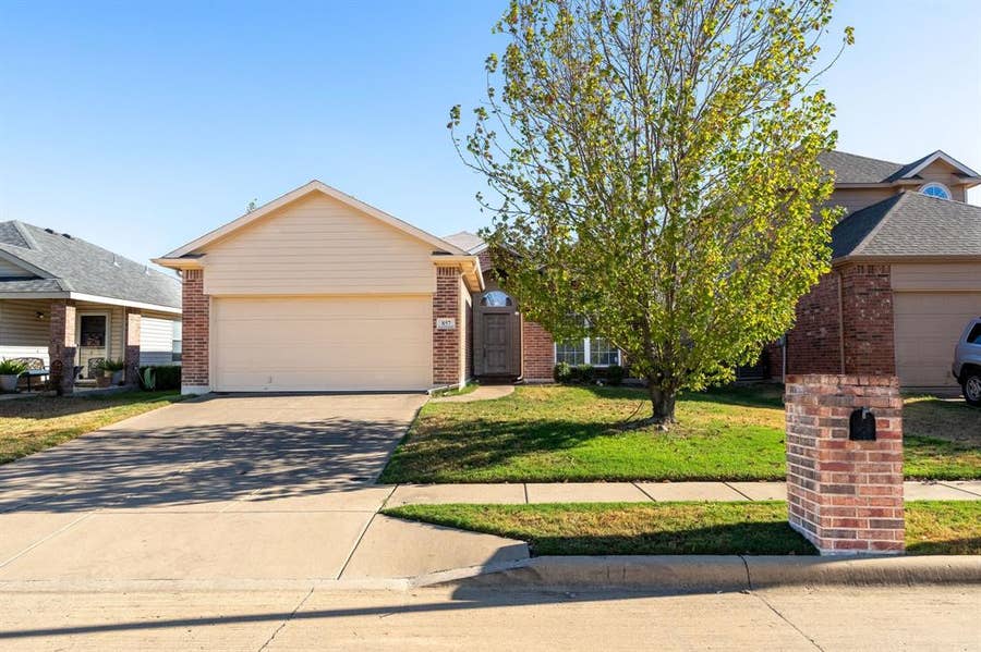 Property photo for 857 Rio Bravo Drive, Fort Worth, TX