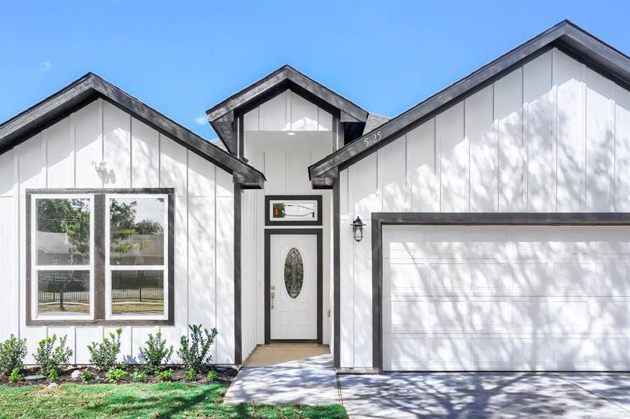 Property photo for 525 NW 17th Street, Grand Prairie, TX