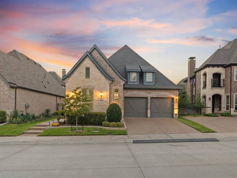 Property photo for 828 Royal Minister Boulevard, Lewisville, TX