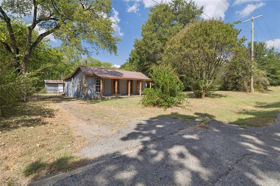 Property photo for 406 S Carter Road, Malakoff, TX