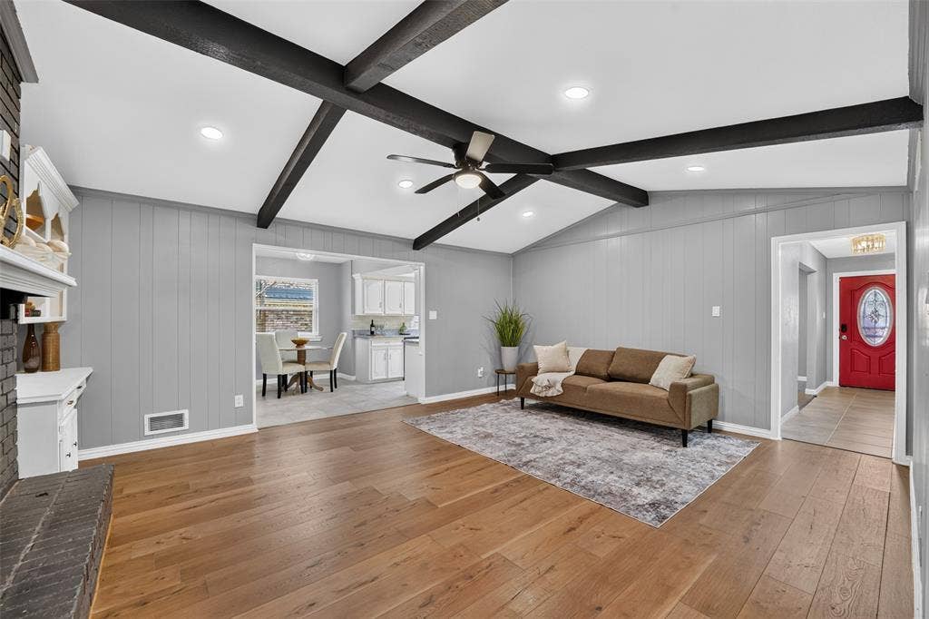 4730 Chilton Drive, Dallas, TX 75227 2nd living area is very spacious