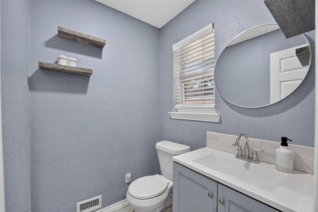 4730 Chilton Drive, Dallas, TX 75227 Half-bath