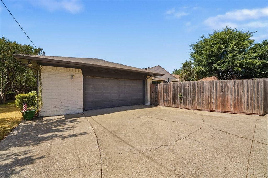 4730 Chilton Drive, Dallas, TX 75227 Rear parking into the garage from alley