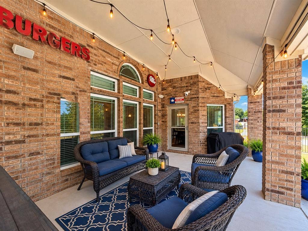 1400 Bonanza Lane, Corinth, TX 76208 1400 Bonanza Lane, Corinth, TX 76208