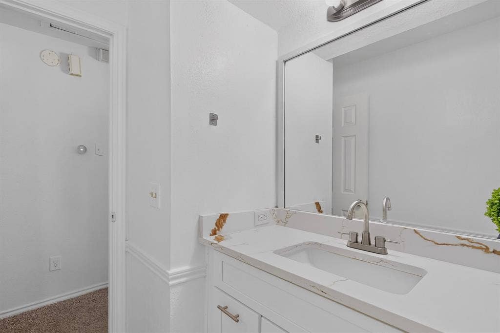 2313 Lawndale Drive, Plano, TX 75023 2313 Lawndale Drive, Plano, TX 75023