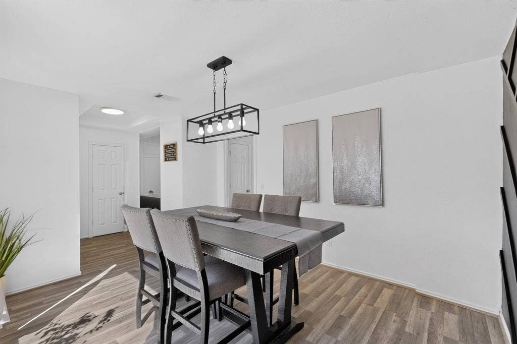 2313 Lawndale Drive, Plano, TX 75023 Dinning room feeds to the kitchen