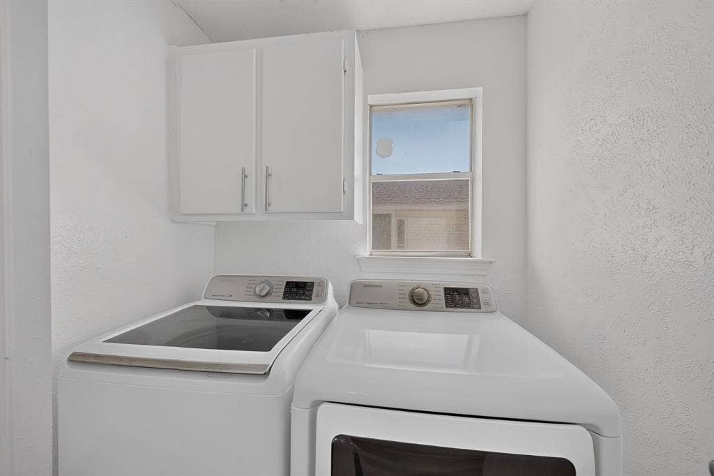 2313 Lawndale Drive, Plano, TX 75023 Utility room washer and dryer stay