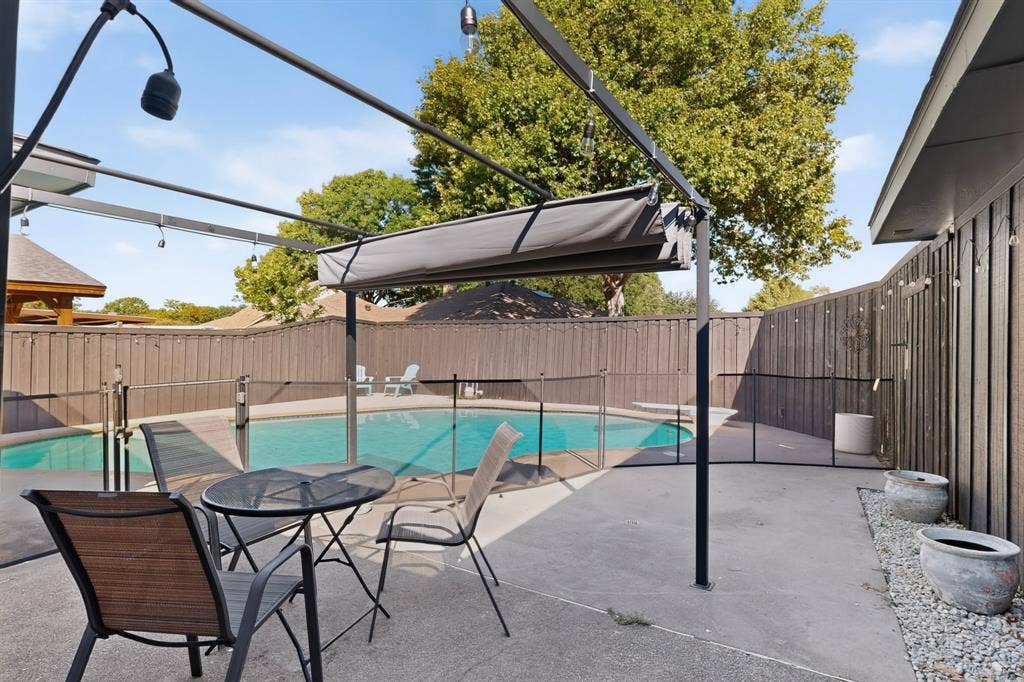 2313 Lawndale Drive, Plano, TX 75023 Sweet siting area for BBQ and relaxing