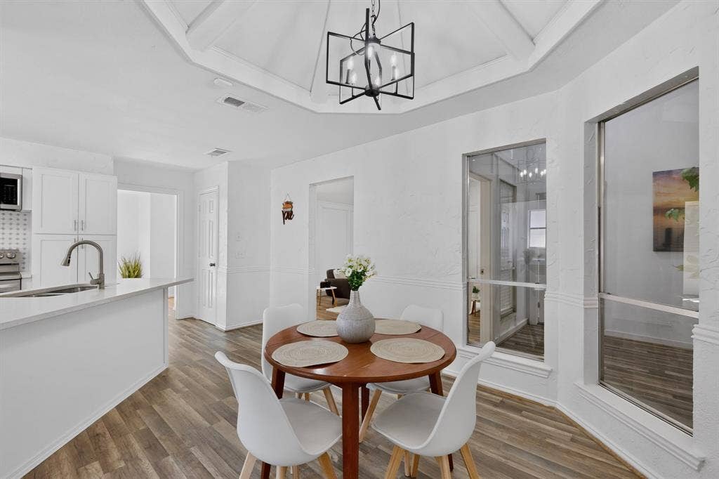 2313 Lawndale Drive, Plano, TX 75023 Cute breakfast nook for everyday meals