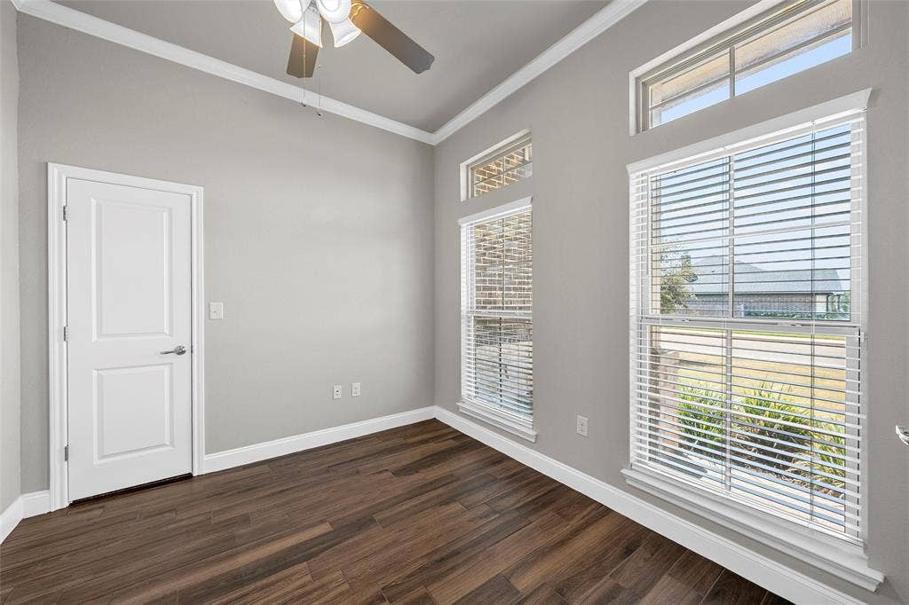 800 Gallant Fox Road, Hewitt, TX 76643