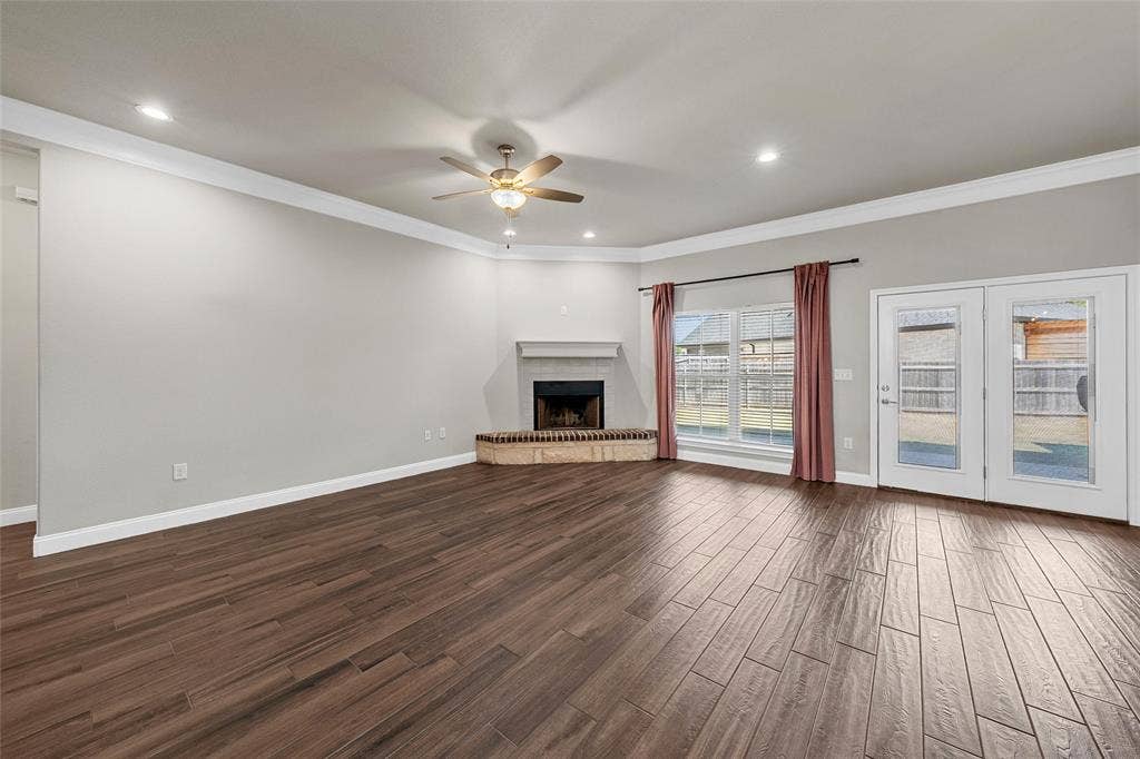 800 Gallant Fox Road, Hewitt, TX 76643