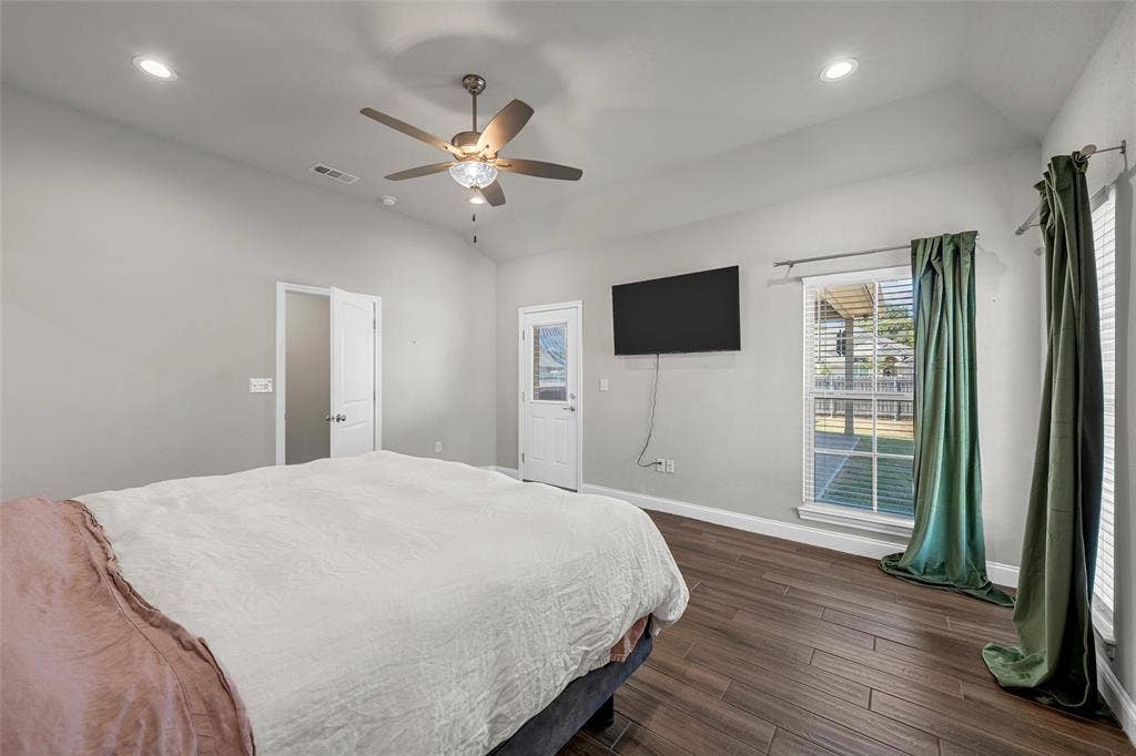 800 Gallant Fox Road, Hewitt, TX 76643