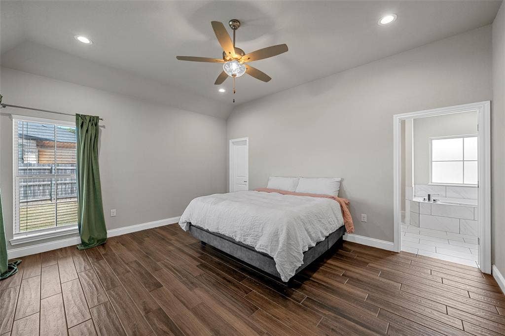 800 Gallant Fox Road, Hewitt, TX 76643
