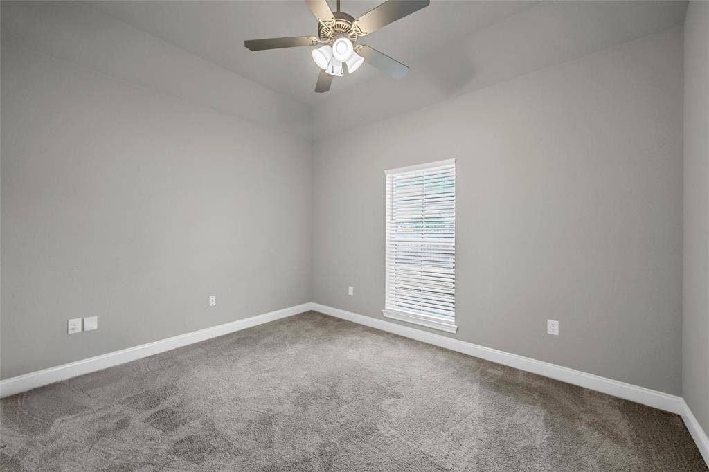 800 Gallant Fox Road, Hewitt, TX 76643