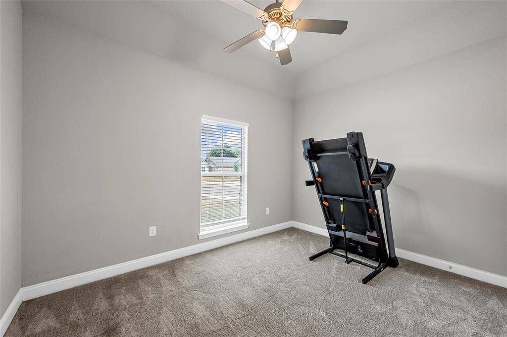 800 Gallant Fox Road, Hewitt, TX 76643
