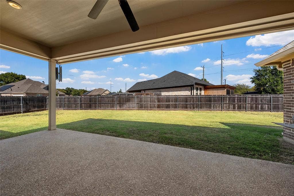 800 Gallant Fox Road, Hewitt, TX 76643