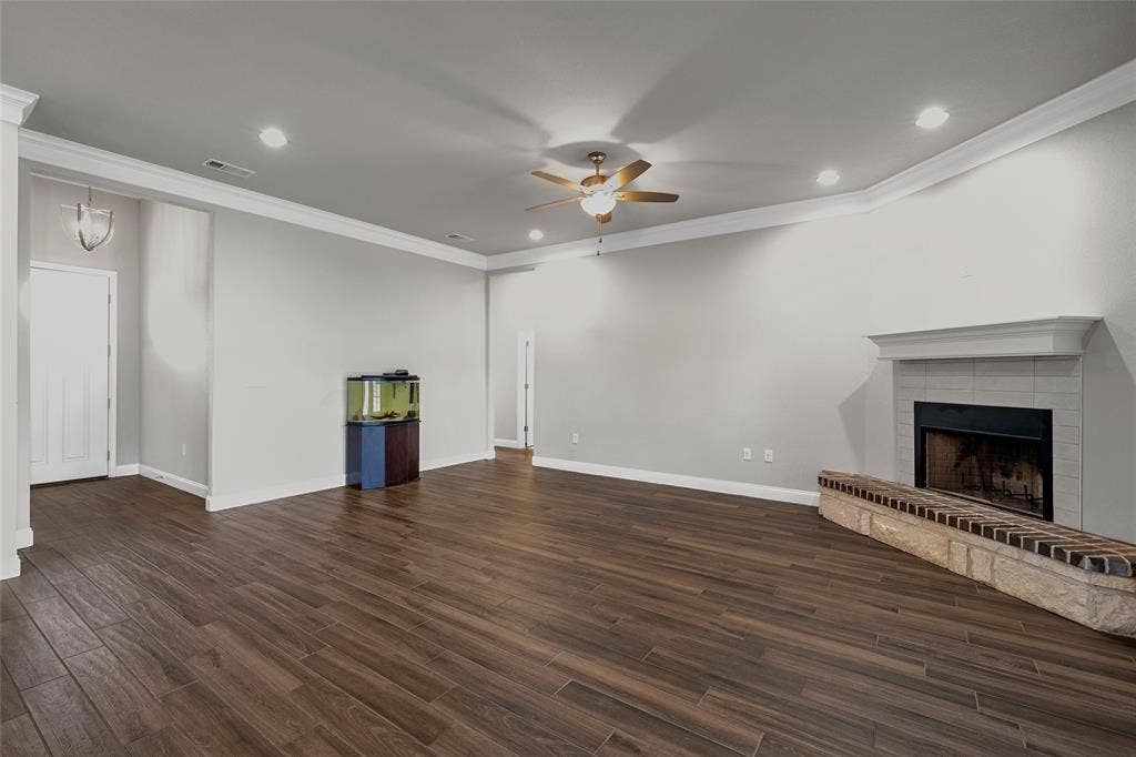 800 Gallant Fox Road, Hewitt, TX 76643