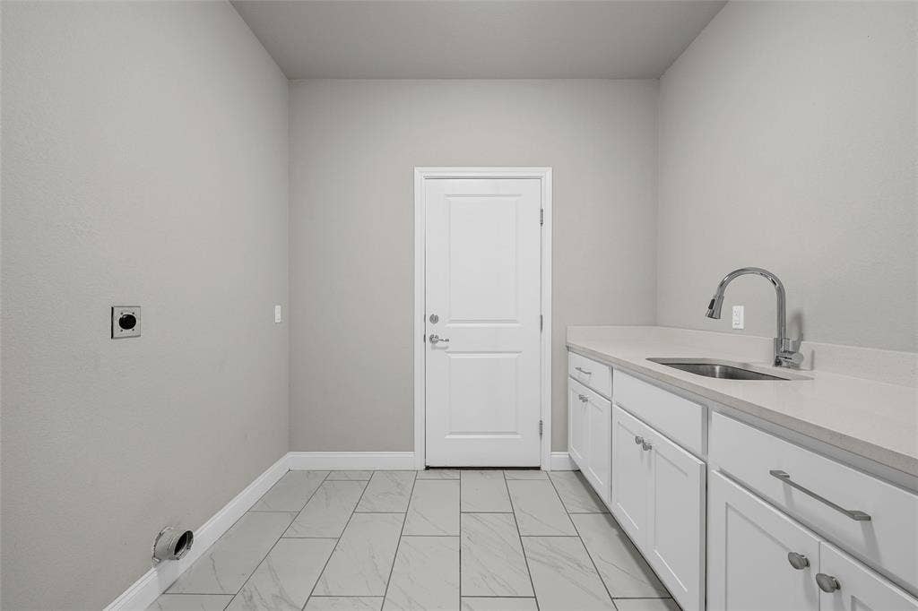 800 Gallant Fox Road, Hewitt, TX 76643