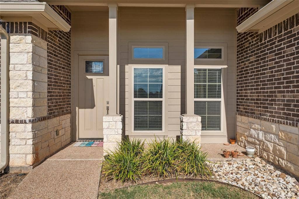 800 Gallant Fox Road, Hewitt, TX 76643