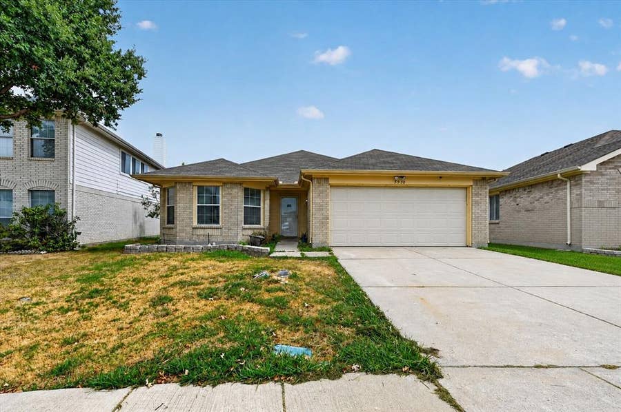 Property photo for 5530 Mandarin Way, Dallas, TX
