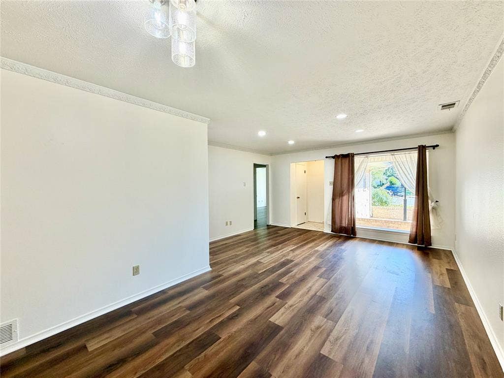 8405 Lullwater Drive, Dallas, TX 75218 8405 Lullwater Drive, Dallas, TX 75218
