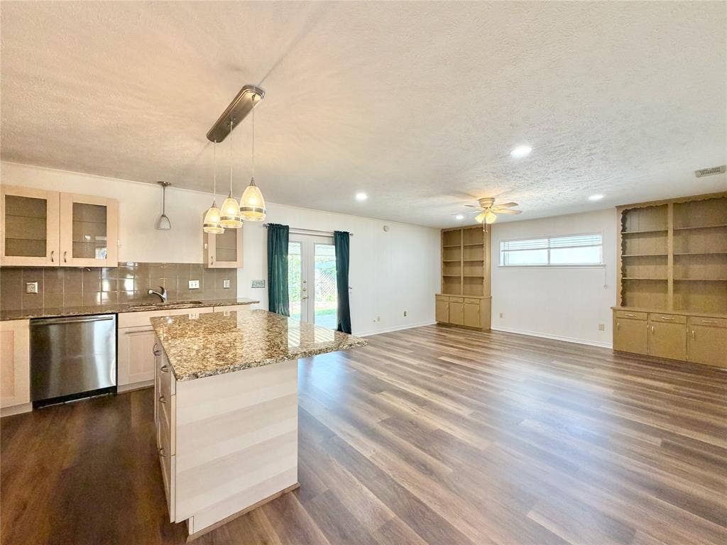8405 Lullwater Drive, Dallas, TX 75218 8405 Lullwater Drive, Dallas, TX 75218