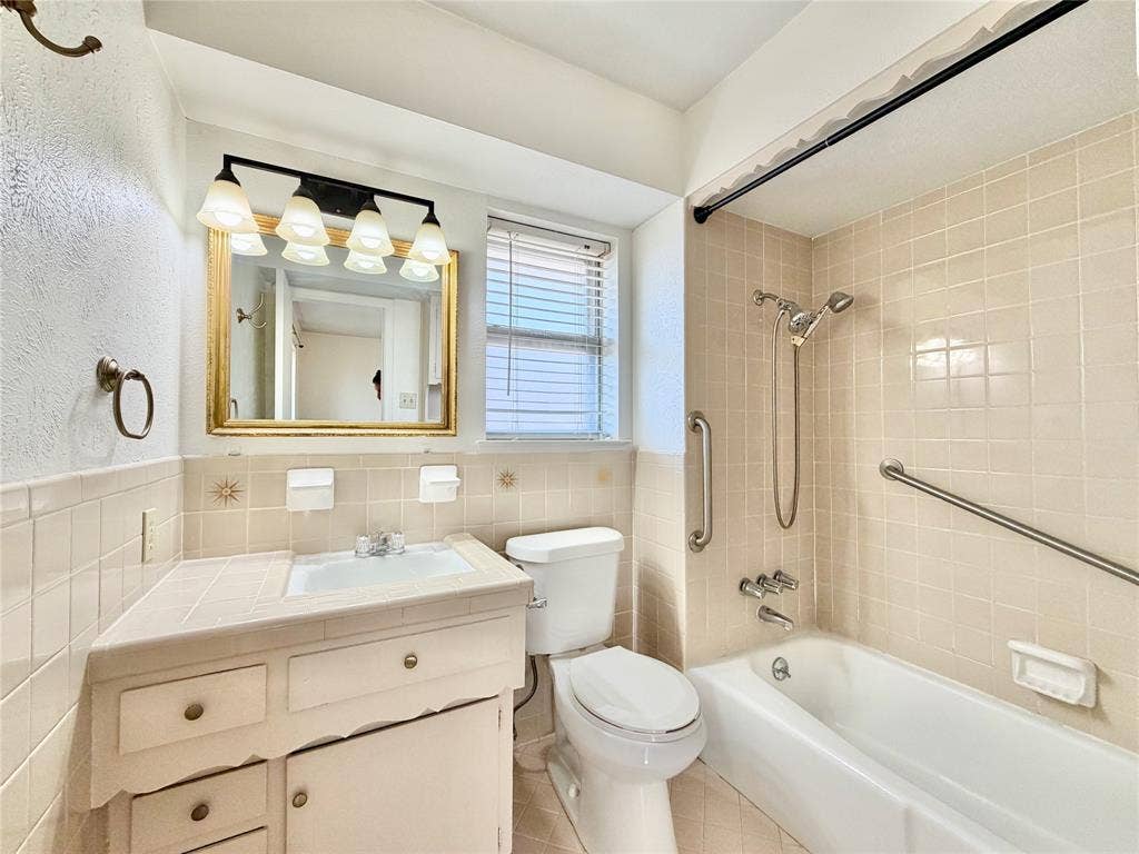 8405 Lullwater Drive, Dallas, TX 75218 8405 Lullwater Drive, Dallas, TX 75218