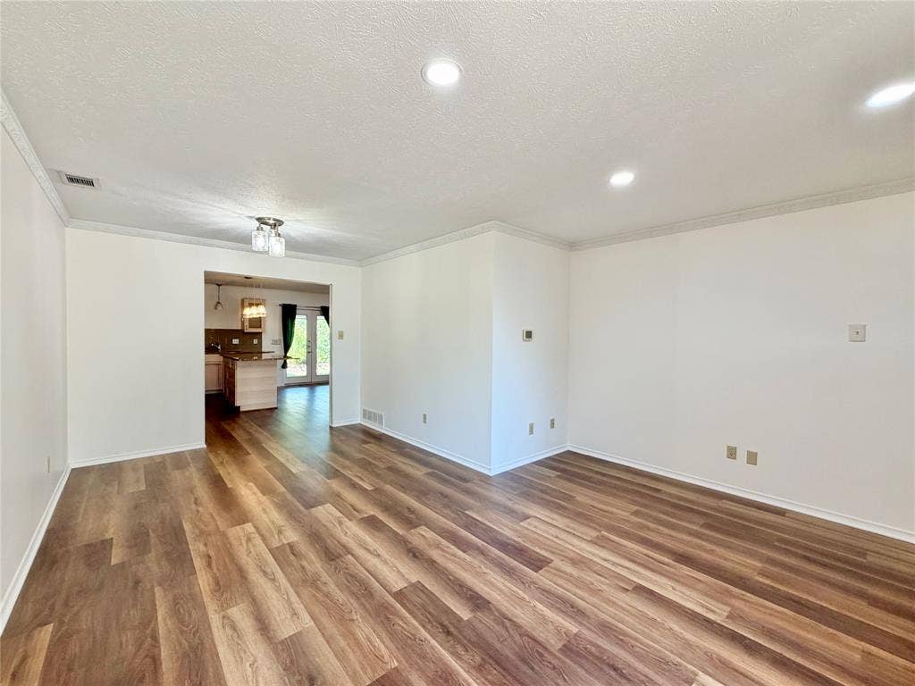 8405 Lullwater Drive, Dallas, TX 75218 8405 Lullwater Drive, Dallas, TX 75218
