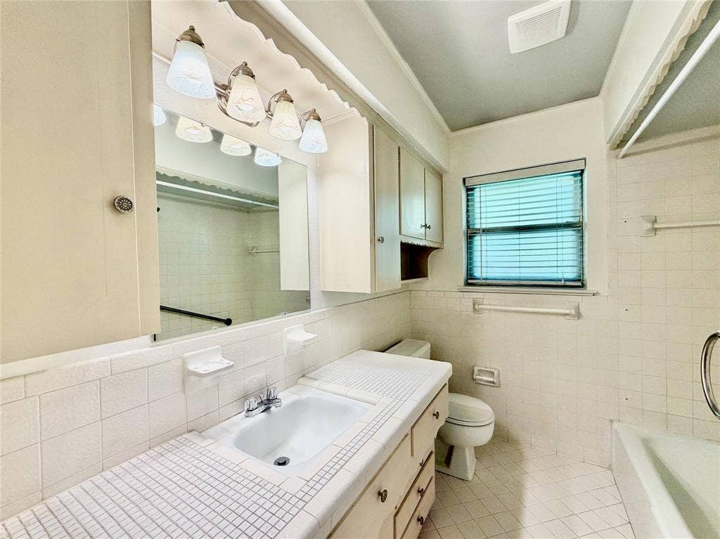 8405 Lullwater Drive, Dallas, TX 75218 8405 Lullwater Drive, Dallas, TX 75218