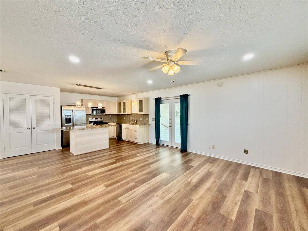 8405 Lullwater Drive, Dallas, TX 75218 8405 Lullwater Drive, Dallas, TX 75218