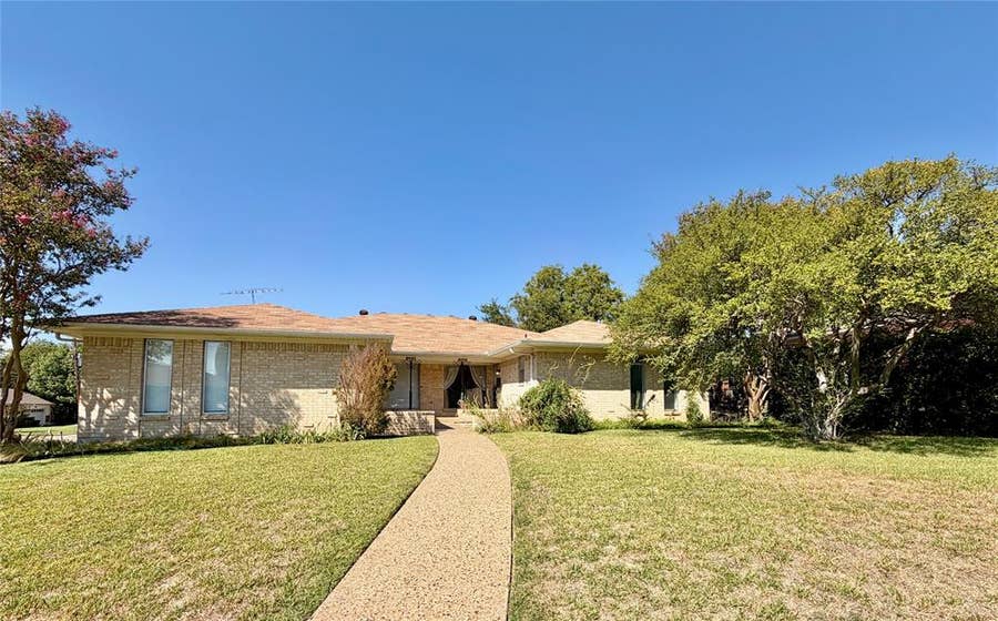 Property photo for 8405 Lullwater Drive, Dallas, TX