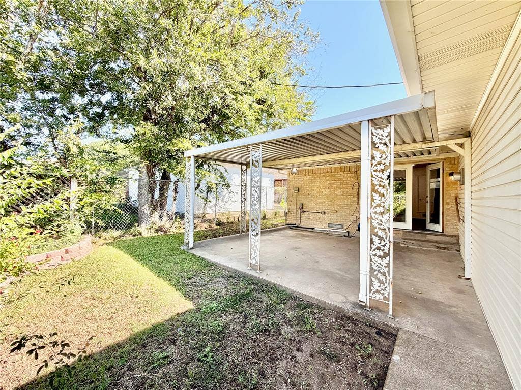 8405 Lullwater Drive, Dallas, TX 75218 8405 Lullwater Drive, Dallas, TX 75218