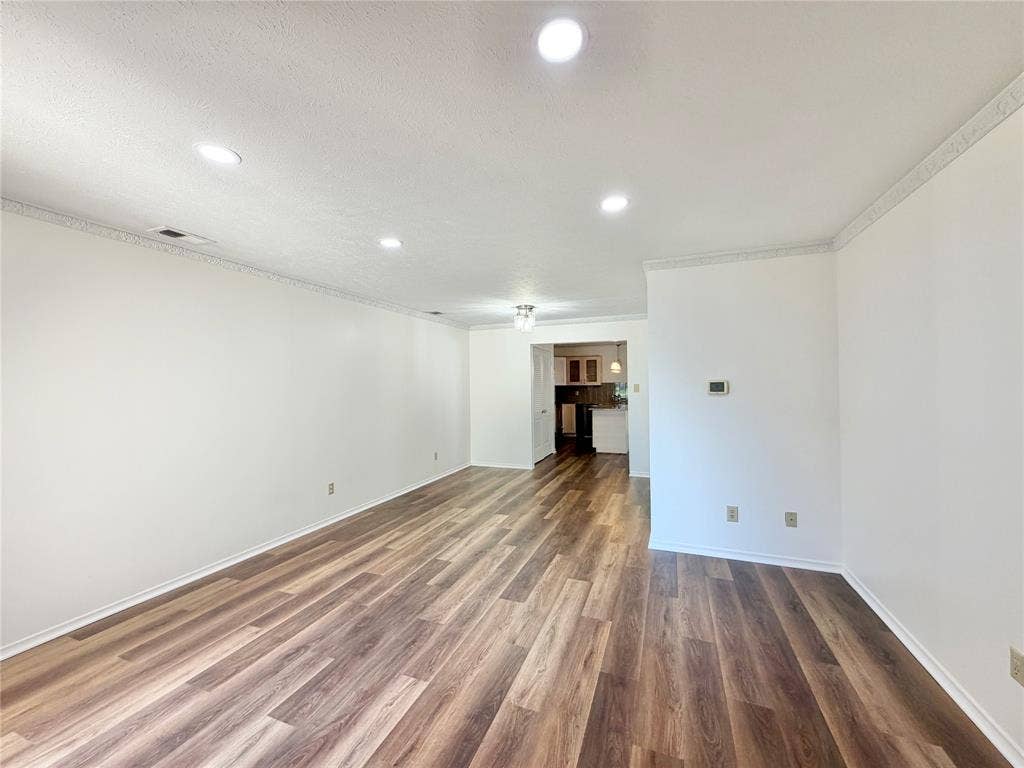 8405 Lullwater Drive, Dallas, TX 75218 8405 Lullwater Drive, Dallas, TX 75218