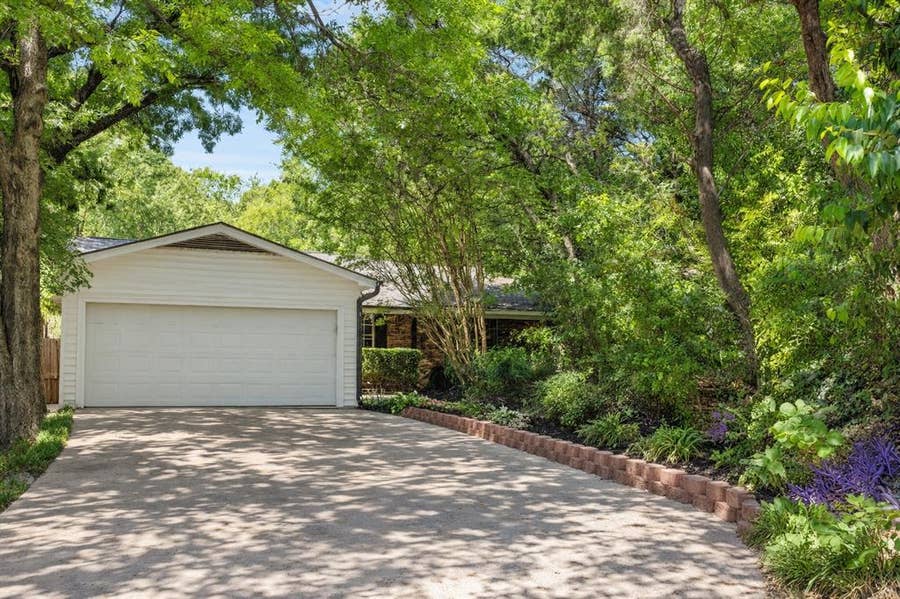 Property photo for 5607 Mona Lane, Dallas, TX