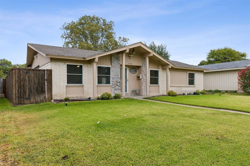 1513 Meadow Way, Garland, TX 75042 1513 Meadow Way, Garland, TX 75042