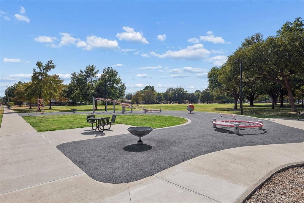 1513 Meadow Way, Garland, TX 75042 1513 Meadow Way, Garland, TX 75042