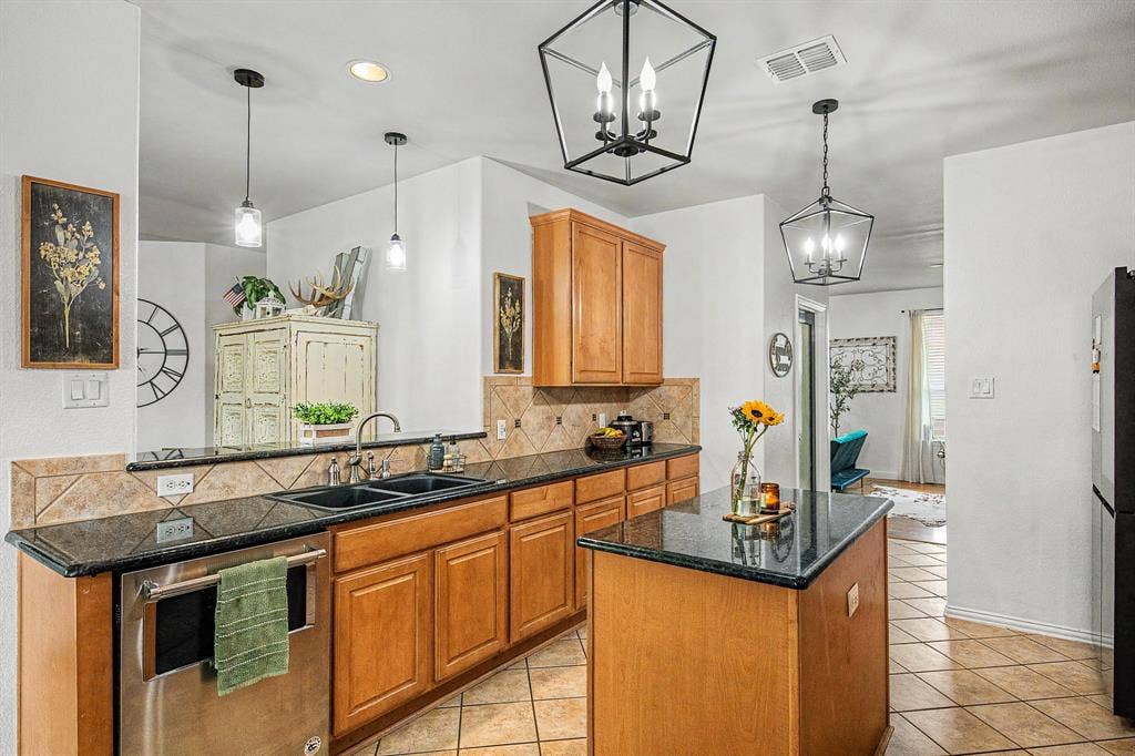 721 Saddle Ridge Trail, Weatherford, TX 76087 721 Saddle Ridge Trail, Weatherford, TX 76087