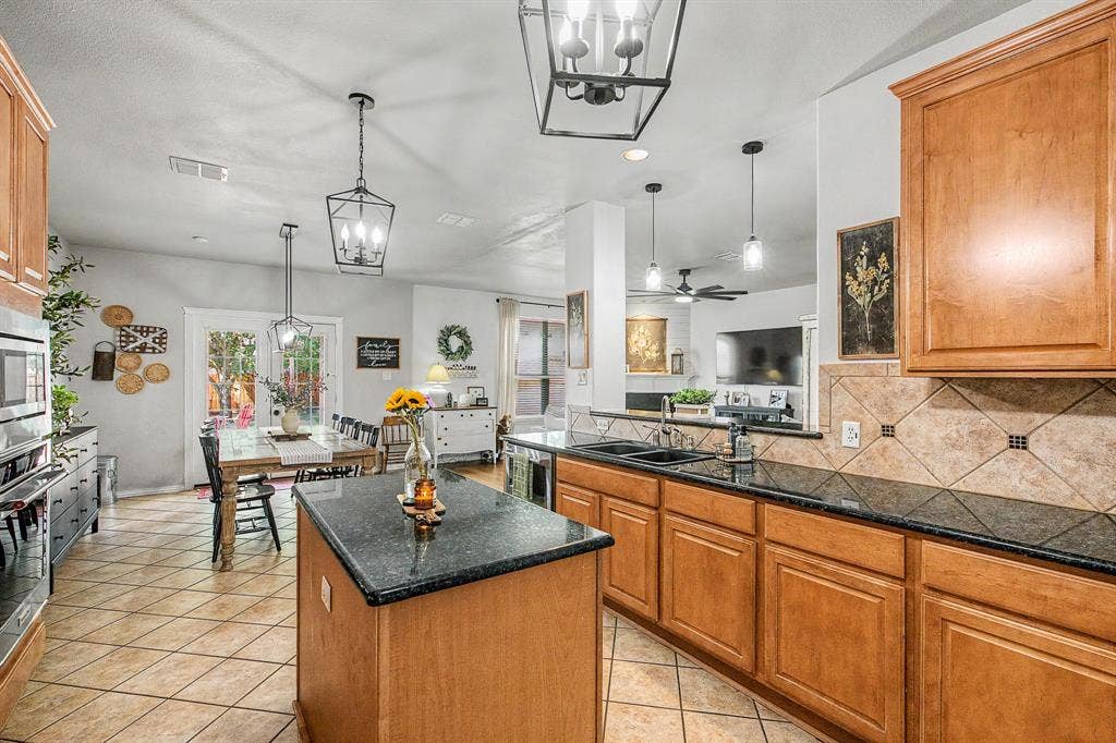 721 Saddle Ridge Trail, Weatherford, TX 76087 721 Saddle Ridge Trail, Weatherford, TX 76087