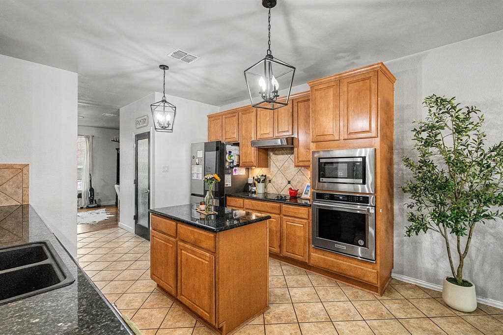 721 Saddle Ridge Trail, Weatherford, TX 76087 721 Saddle Ridge Trail, Weatherford, TX 76087