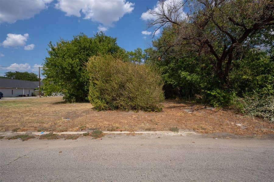 Property photo for 417 N 3rd Street, Corsicana, TX