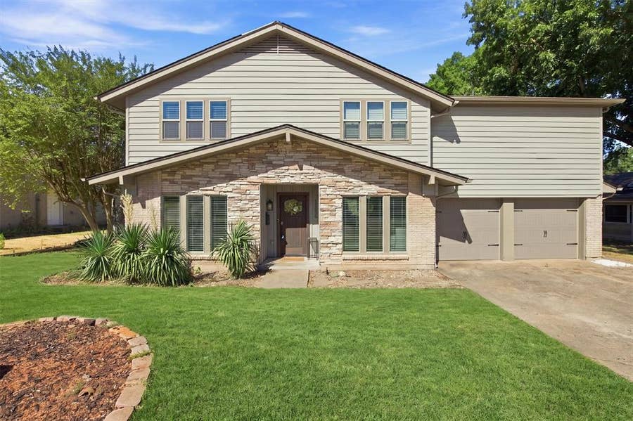 Property photo for 12235 Treeview Lane, Farmers Branch, TX
