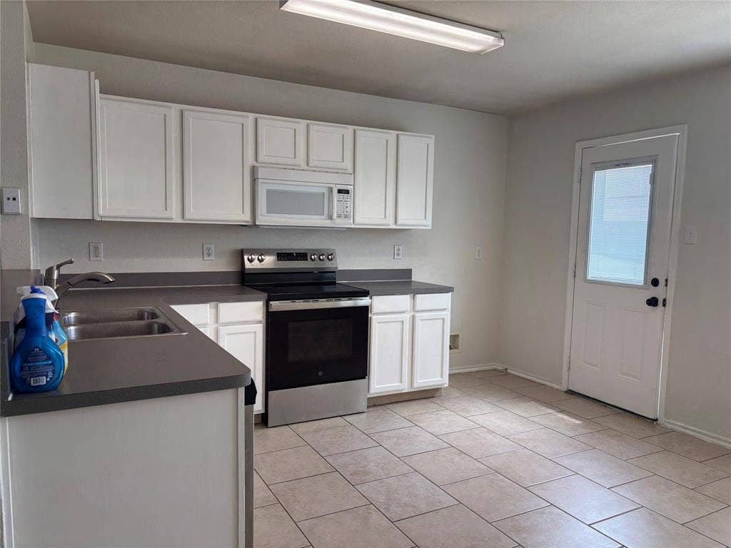 2711 Prairie Creek Drive, McKinney, TX 75071 2711 Prairie Creek Drive, McKinney, TX 75071