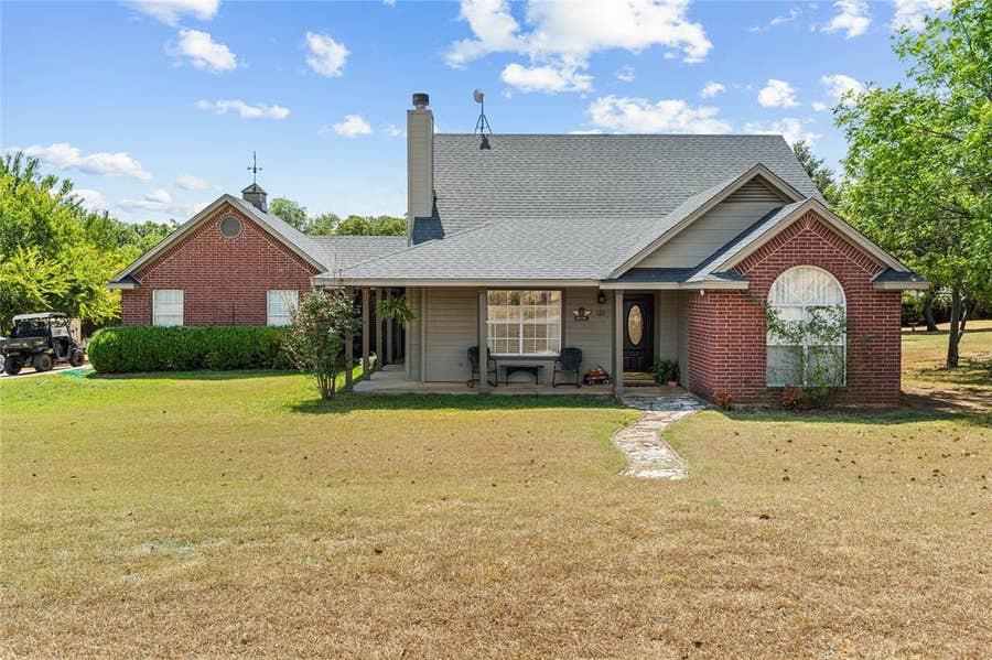 Property photo for 120 Christopher Court, Weatherford, TX