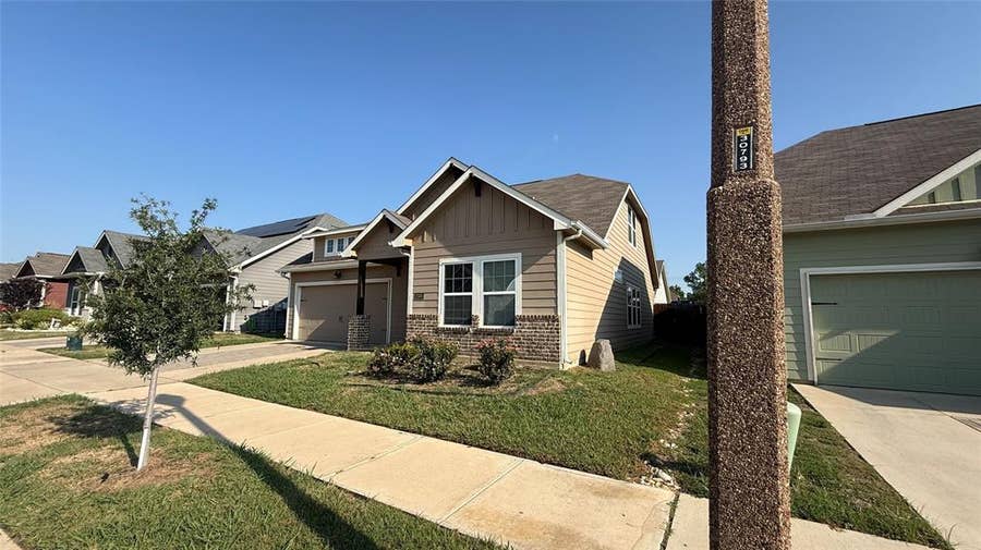 Property photo for 2305 Paxton Way, Denton, TX